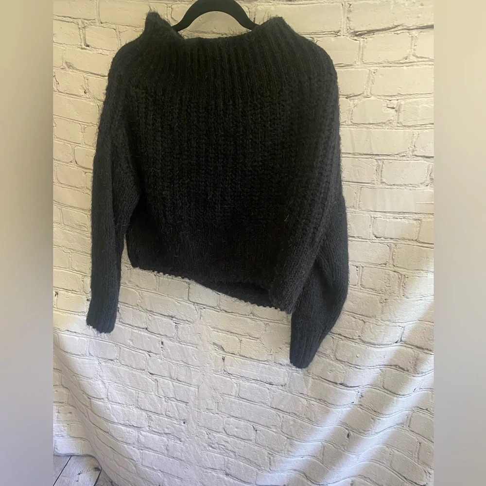 5/$20 Miracle USA Black Fall Wide Neck Cropped Fuzzy Knit Sweater Wmns Size M/L - Picture 8 of 8
